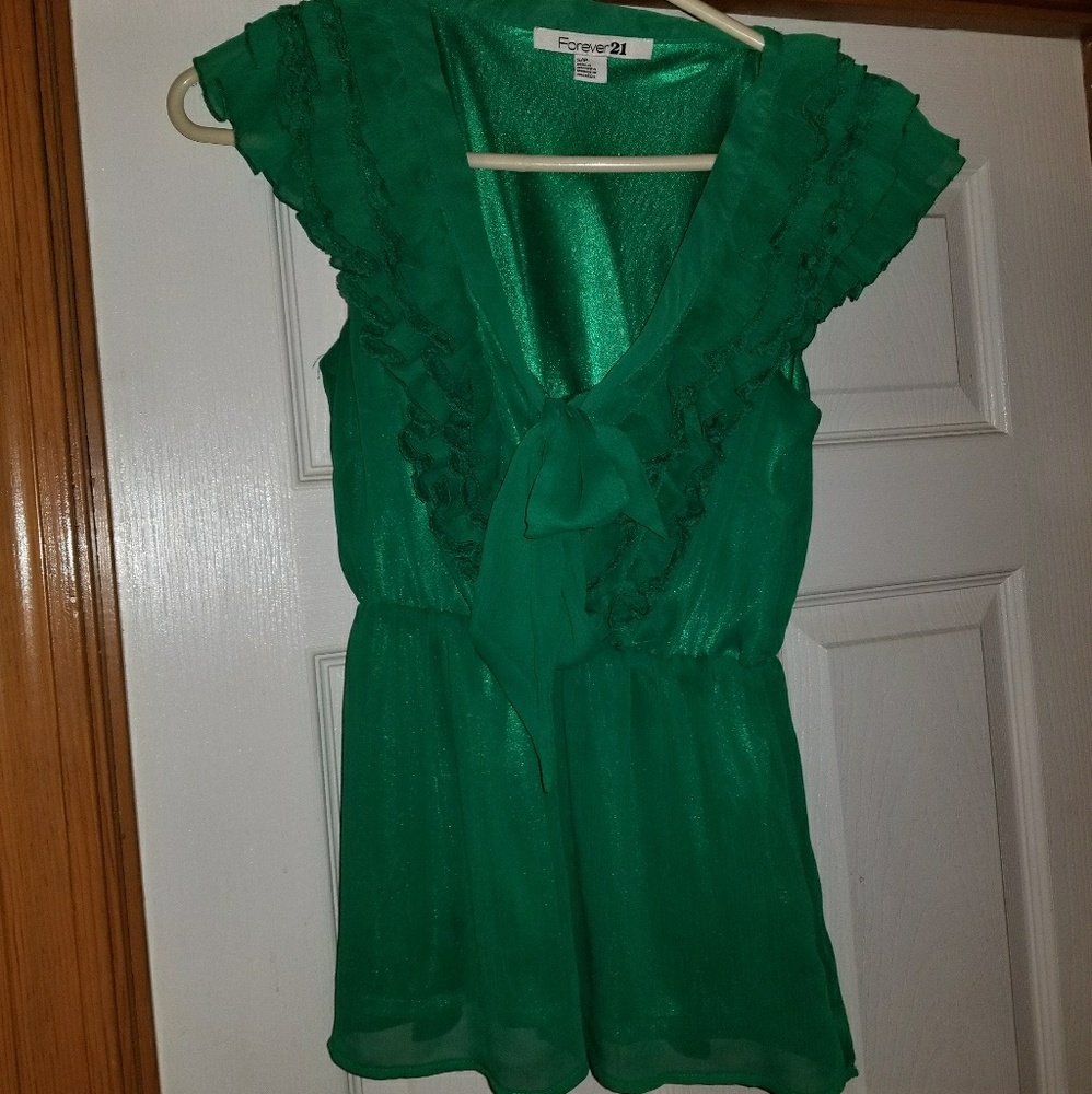 FOREVER 21 SLEEVLESS BLOUSE